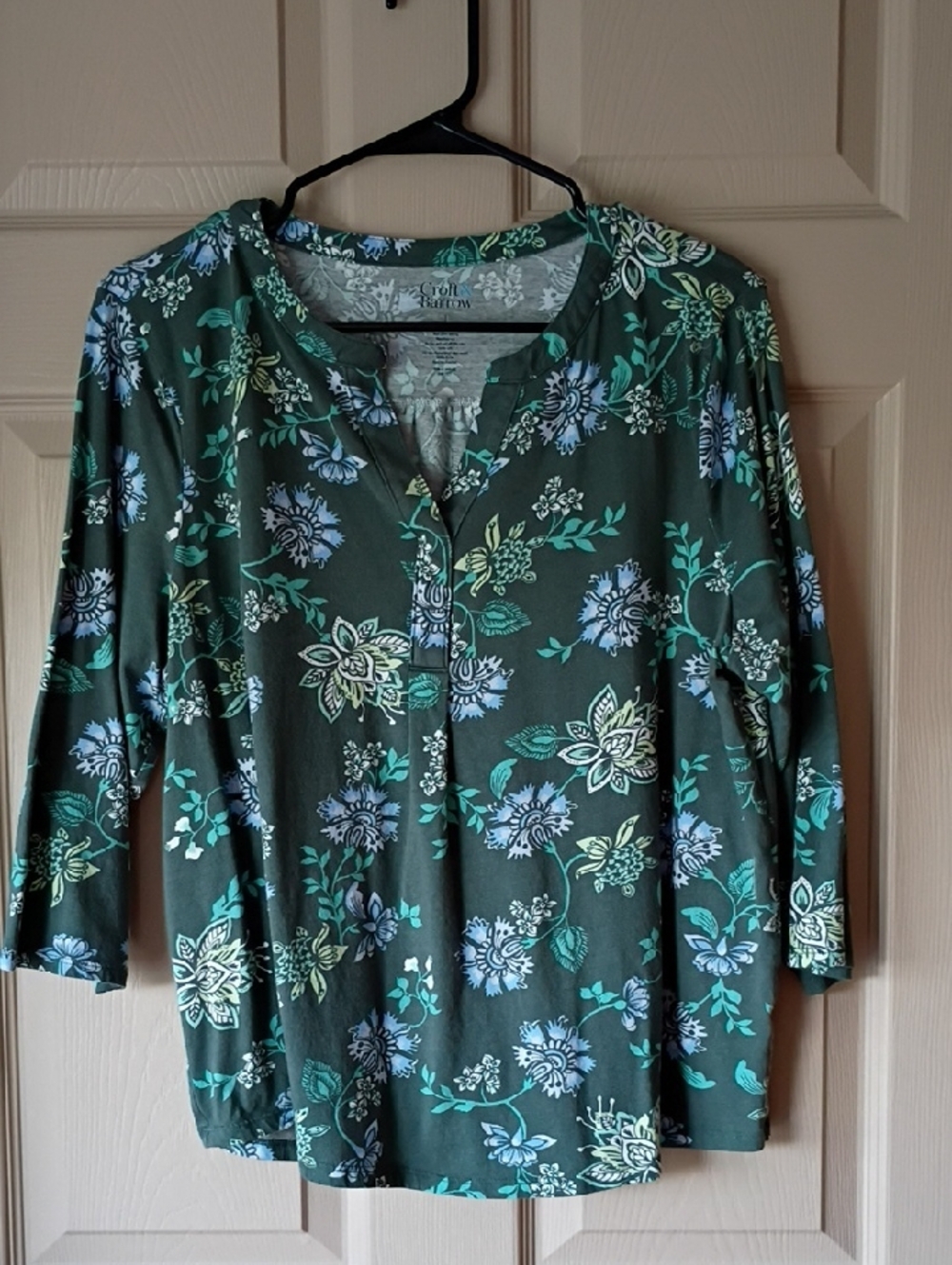 Croft & Barrow Green Floral top size L